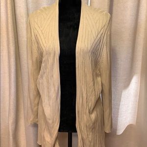 Tons of details Very flattering! Almost seasonless